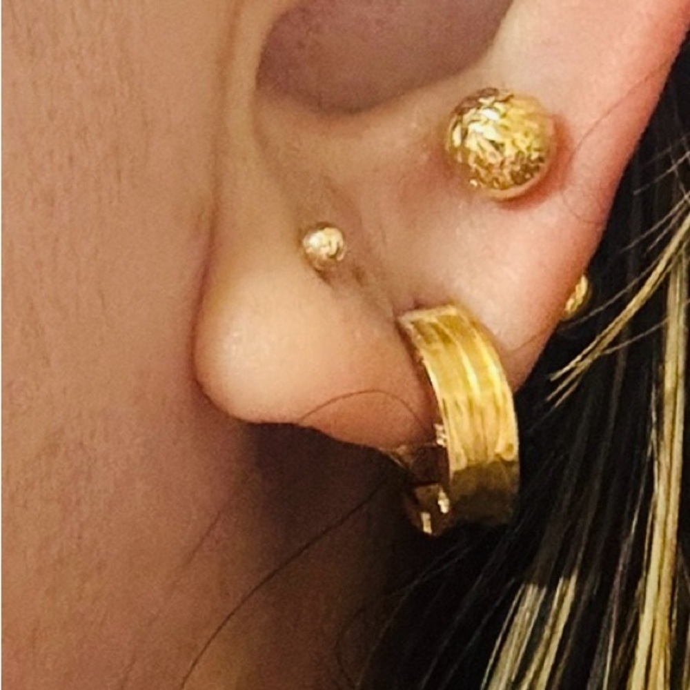 K18 Japan Gold Hoop Earrings with Diamonds - Picture 16 of 16
